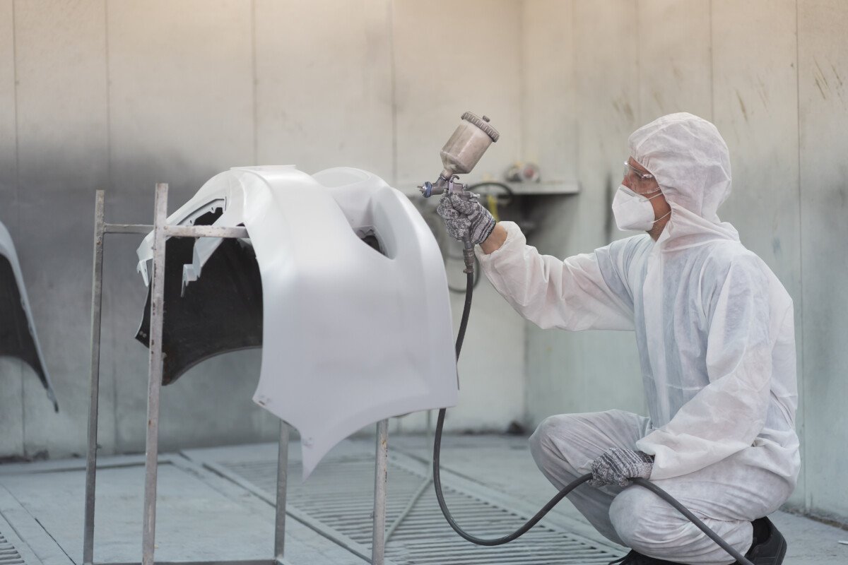 Automotive paint gun cleaning solutions